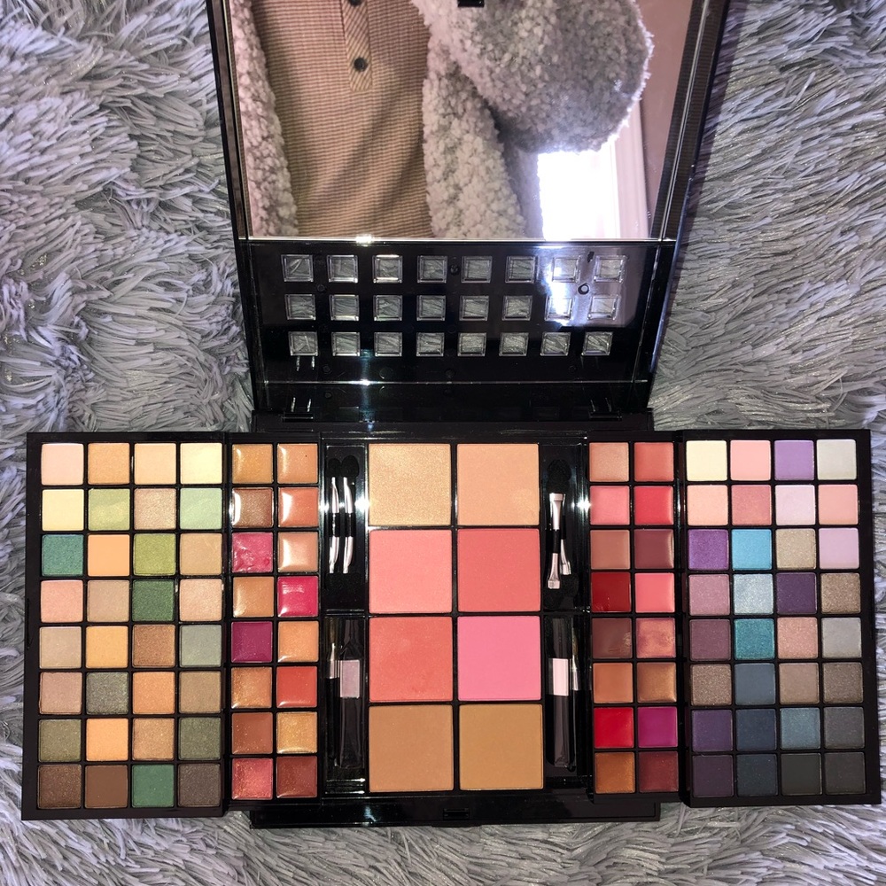 Victorious Secret Ultimate Supermodel Makeup Kit